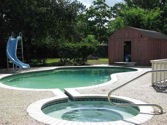 2nd image of 580 Munsterman Pl