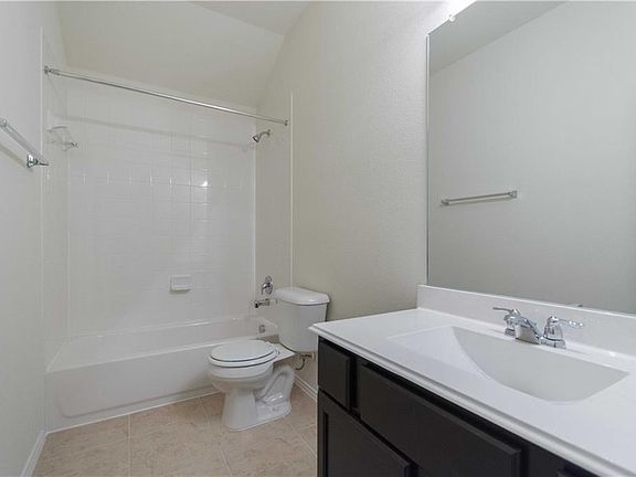 2nd image of 1717 Lark Ln