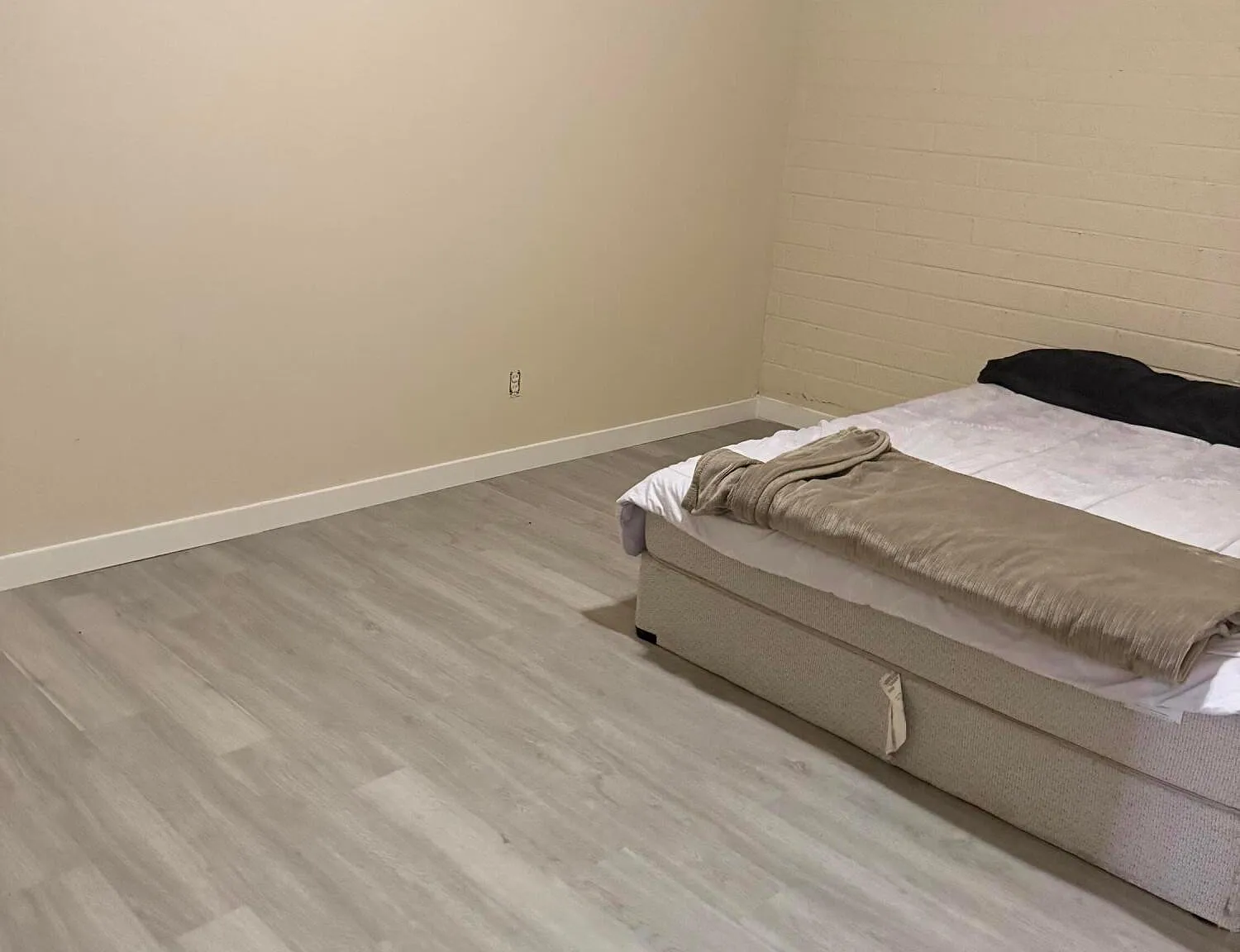 3 bed, 2.0 bath, 1572 sqft, $1,200 — Photo 2