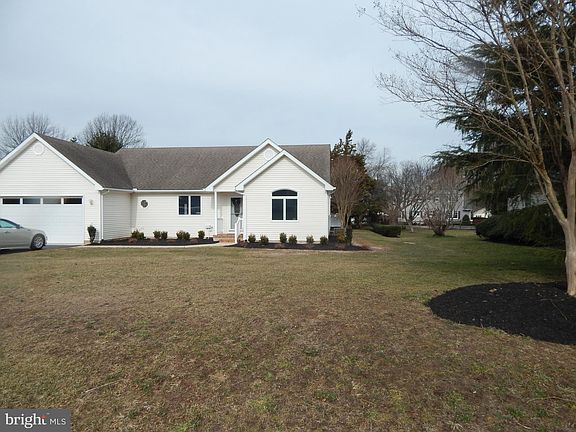 2nd image of 30981 Buttonwood Dr