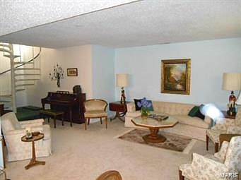 3rd image of 6828 Champaigne Ln