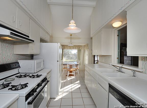 4th image of 30320 Bulverde Hills Dr