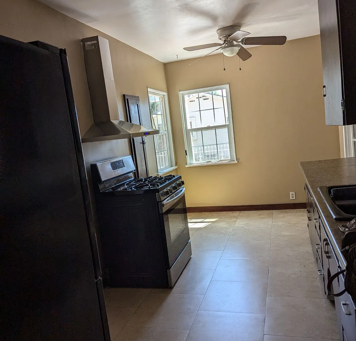 3 bed, 1580 sqft, $2,500 — Photo 2