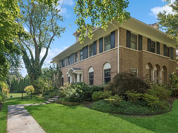 2nd image of 221 Greenleaf Ave