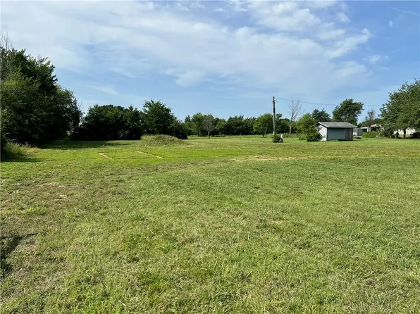 695 Sbanotto Ave, Springdale, AR 72762