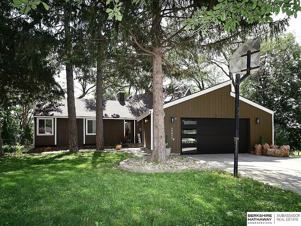 1st image of 15455 Dewey Cir