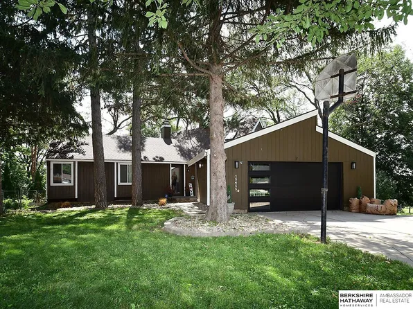 15455 Dewey Cir, Omaha, NE 68154