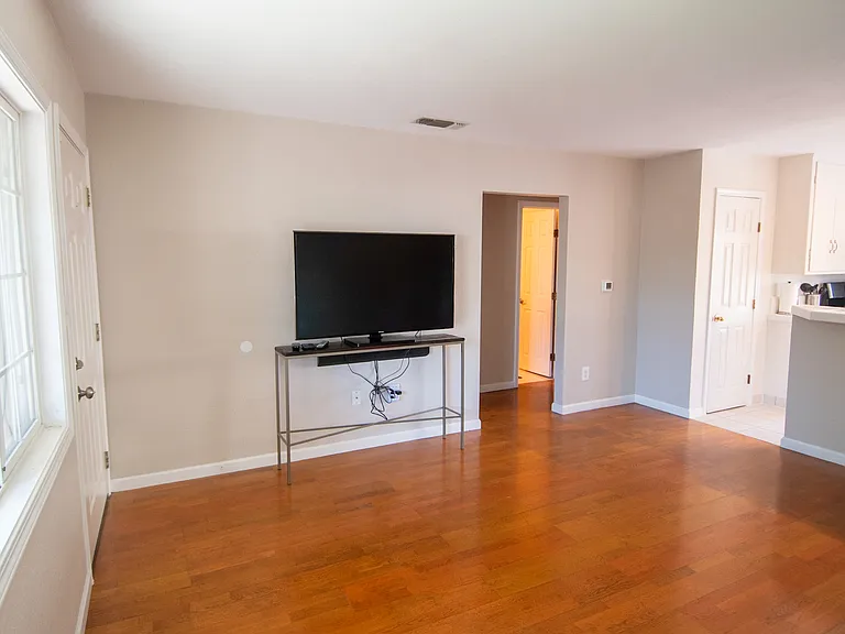 813 Comstock Dr — Photo 28
