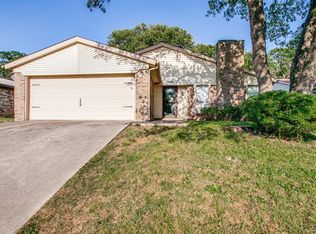 4915 Crest Dr, Arlington, TX 76017