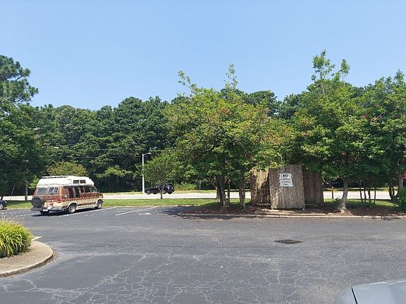 5th image of 1029 Barclay Sq