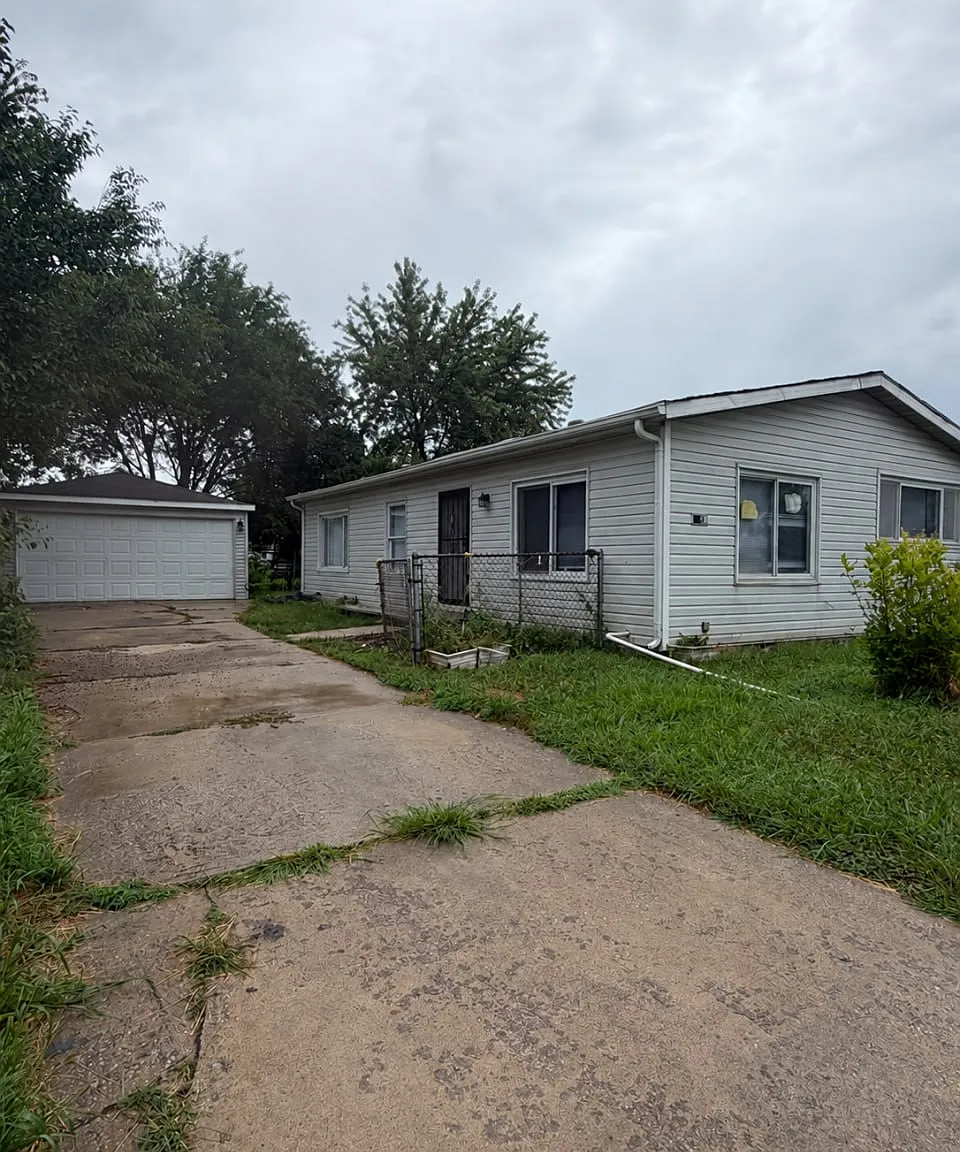 2 bed, 972 sqft, $1,750 — Photo 1