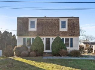 186 Center Ave, Middletown, RI 02842