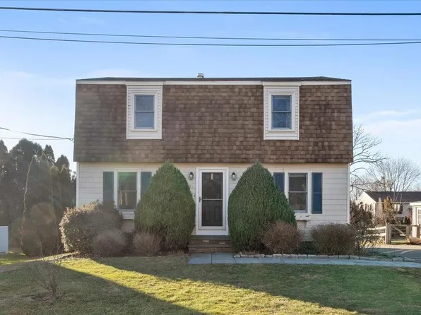 186 Center Ave, Middletown, RI 02842