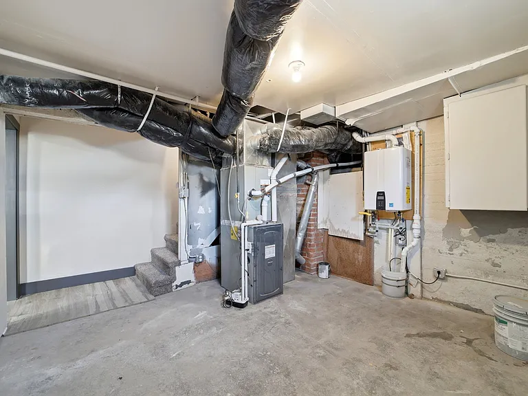 330 Jefferson St — Photo 46