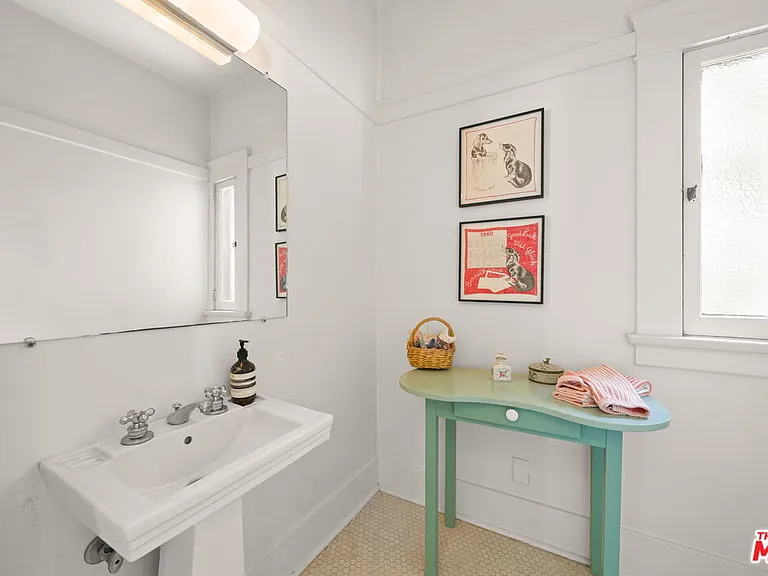 801 N Rodeo Dr — Photo 42