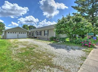 118 E Maple St, Moweaqua, IL 62550