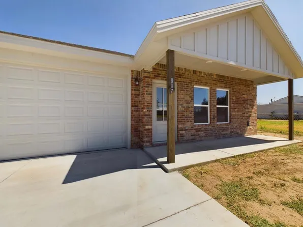 807 12th St, Shallowater, TX 79363