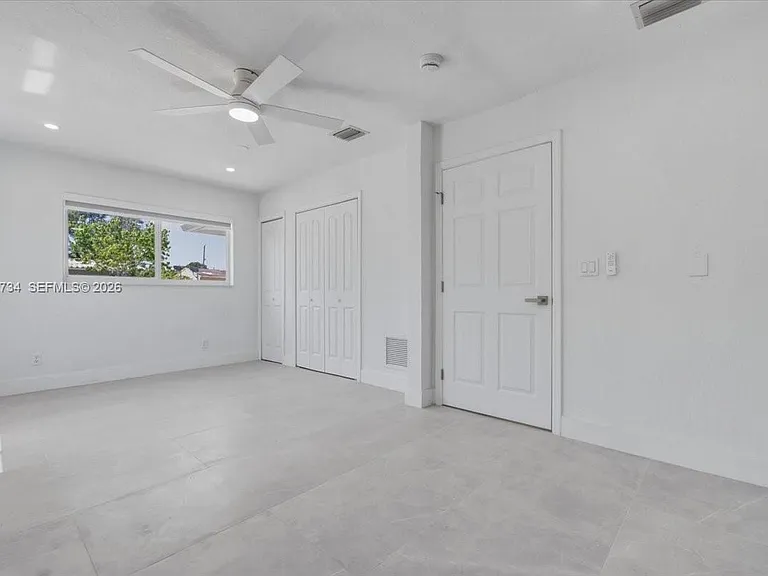 266 SW 6th St — Photo 5