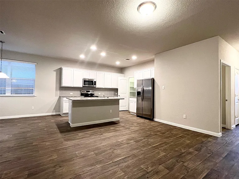 105 Naset Dr — Photo 9