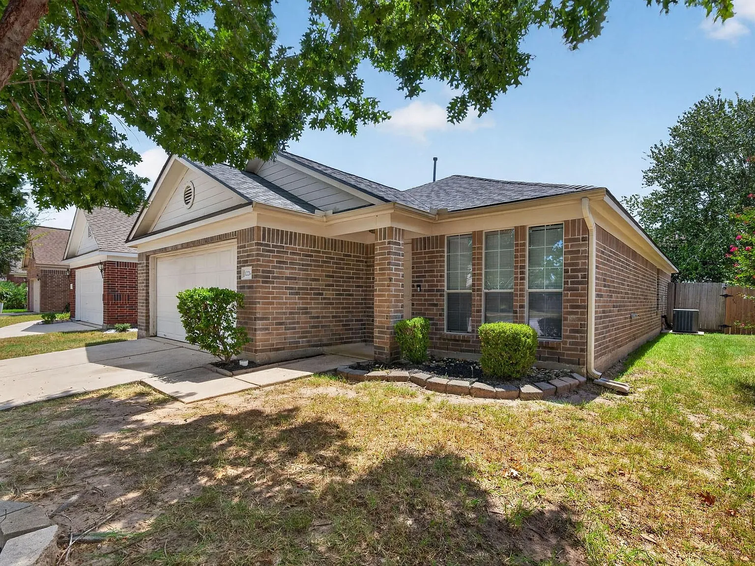 3 bed, 2.0 bath, 1526 sqft, $2,000 — Photo 3