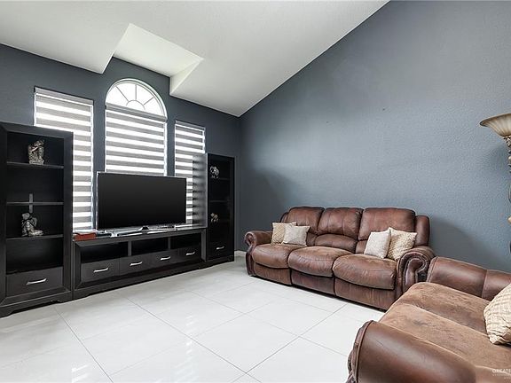 4th image of 2301 Fairmont Ave