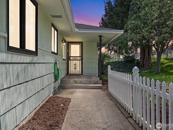 4th image of 2426 S 142nd Street