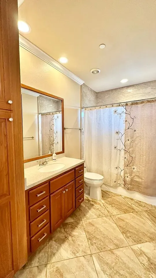 3 bed, 2166 sqft, $4,200 — Photo 1