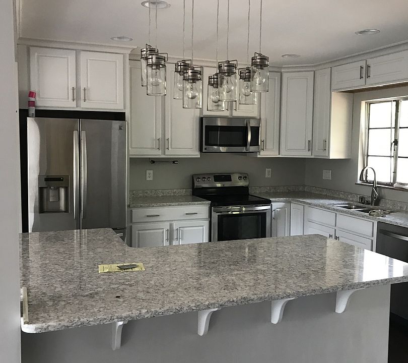 1st image of 723 Mayflower Dr