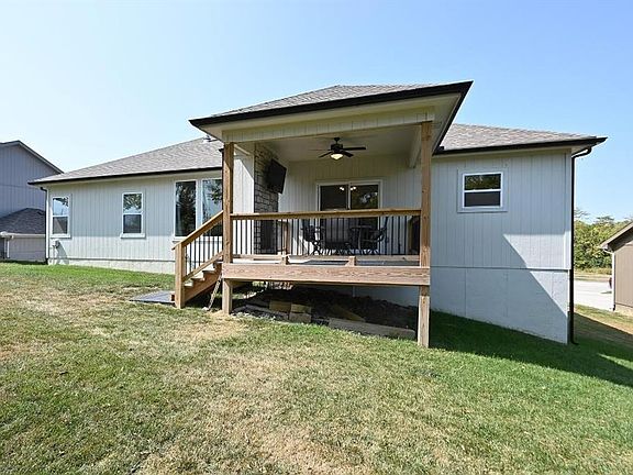 4th image of 2309 Windmill Dr