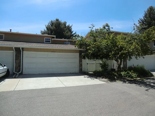 2863 S Xanadu Way — Photo 1