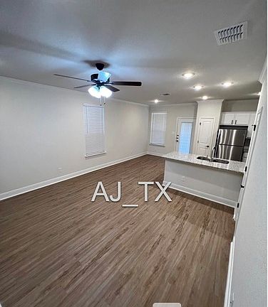 2nd image of 10210 Lynwood Village #101