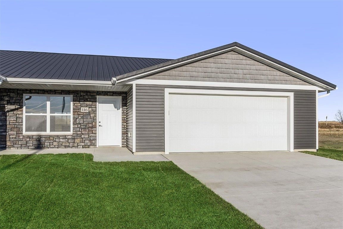 156 Towne Centre Dr, Urbana, IA 52345 | Zillow