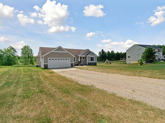 2nd image of 14704 Crescent Meadows Dr