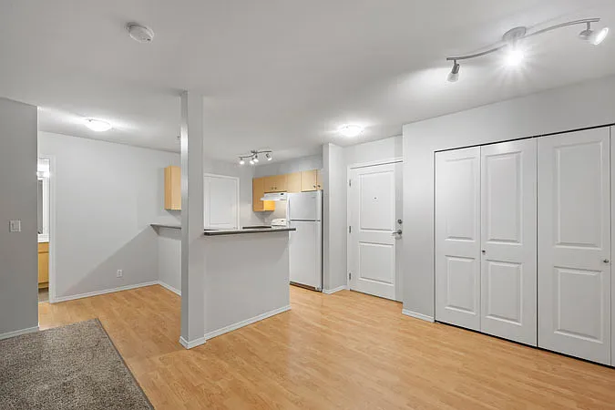 Delair Court Apartments — Photo 2