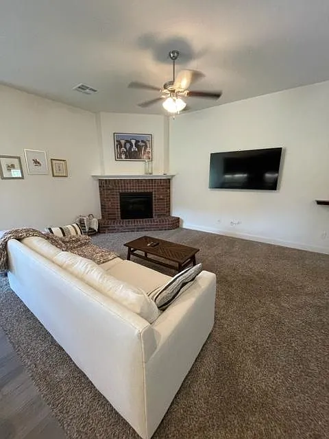 3 bed, 1655 sqft, $1,900 — Photo 2