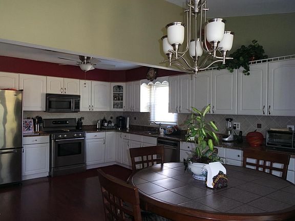 5th image of 32 Basset Dr