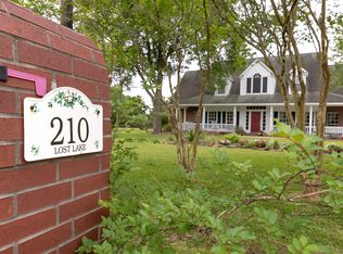 210 Lost Lake Dr, Mont Belvieu, TX 77523
