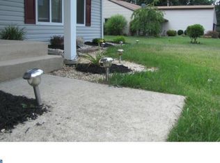 20 Edgeview Ln, Sicklerville, NJ 08081