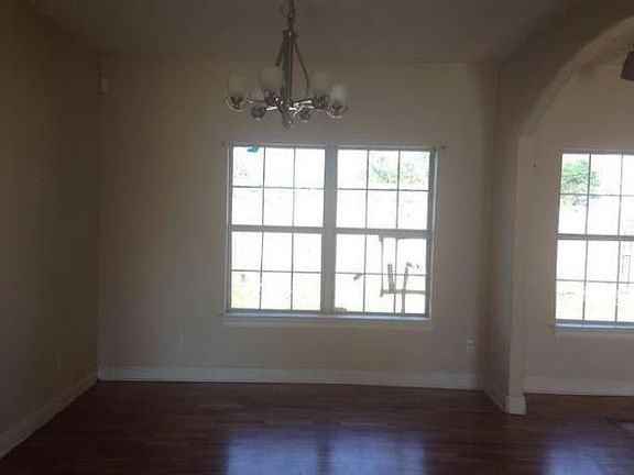 5th image of 307 W Danielle Ct