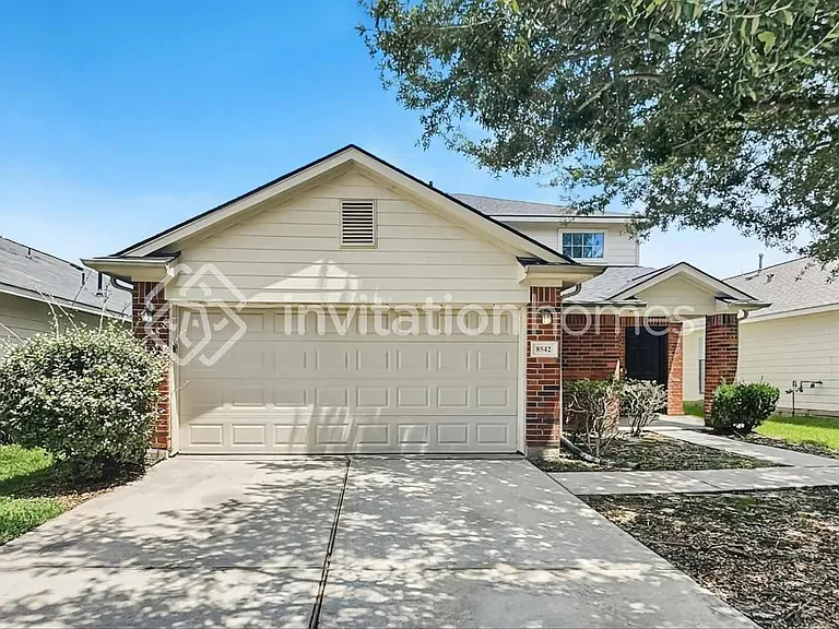 8542 Doskocil Dr — Photo 1