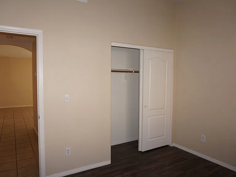 2201 S Saint Suzanne Dr — Photo 20