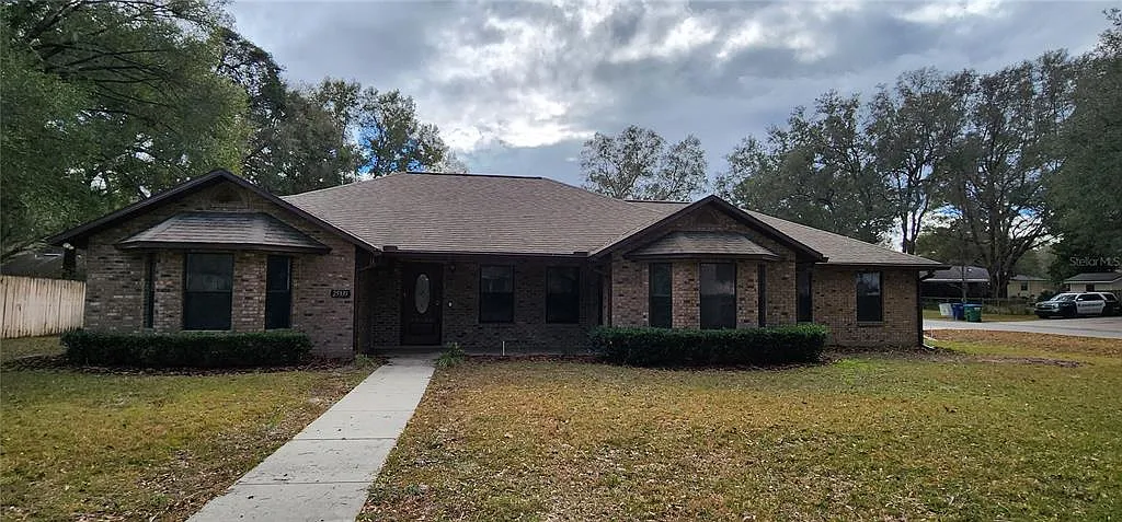 3 bed, 2.5 bath, 2214 sqft, $2,400 — Photo 1