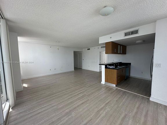 5th image of 601 NE 23rd St APT 1603