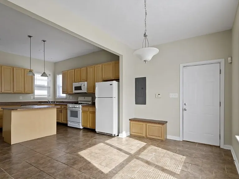 2605 Carrollton Ave — Photo 30