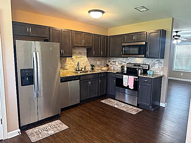 Building Photo - Rossview Villages