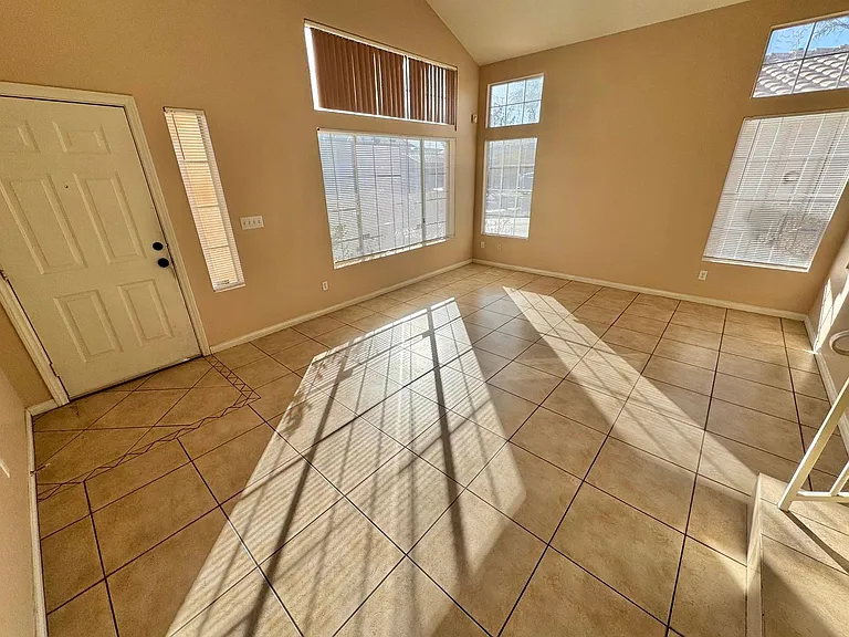 2514 Quail Canyon Ave — Photo 2