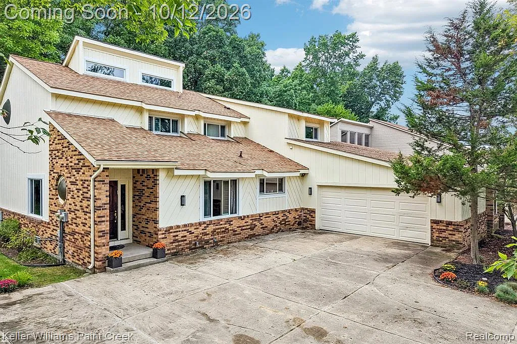 4 bed, 3.5 bath, 4544 sqft, $4,800 — Photo 2