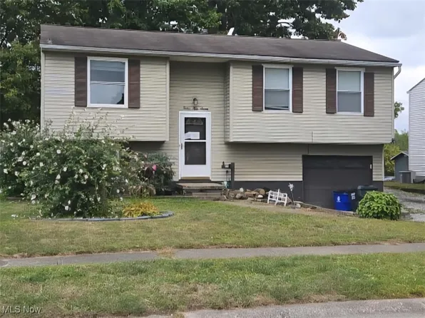 1257 Shadowlawn Dr, Ravenna, OH 44266