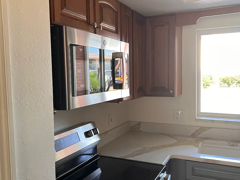 4500 Overlook Dr NE #107 — Photo 3