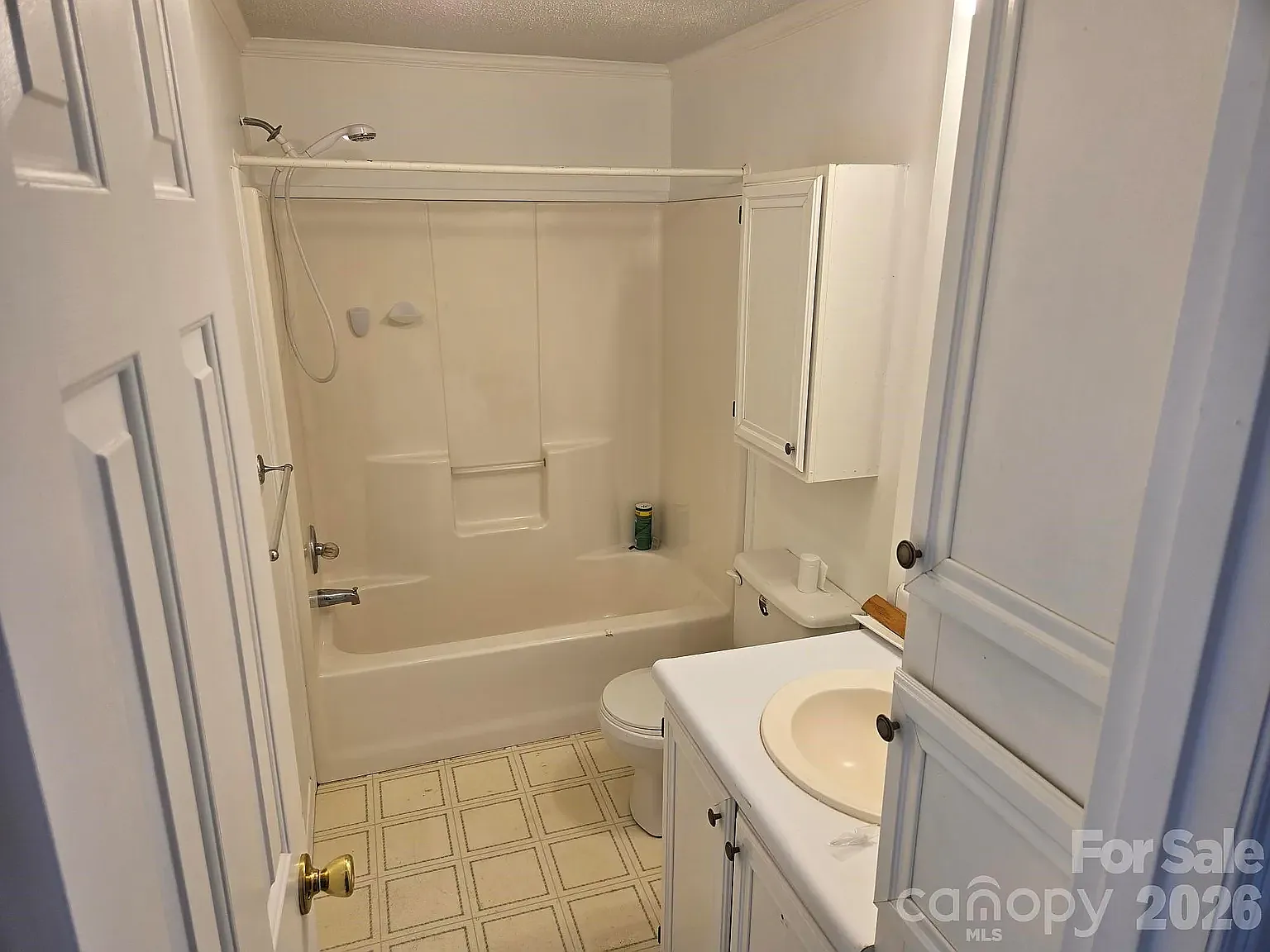 3 bed, 1904 sqft, $1,995 — Photo 4